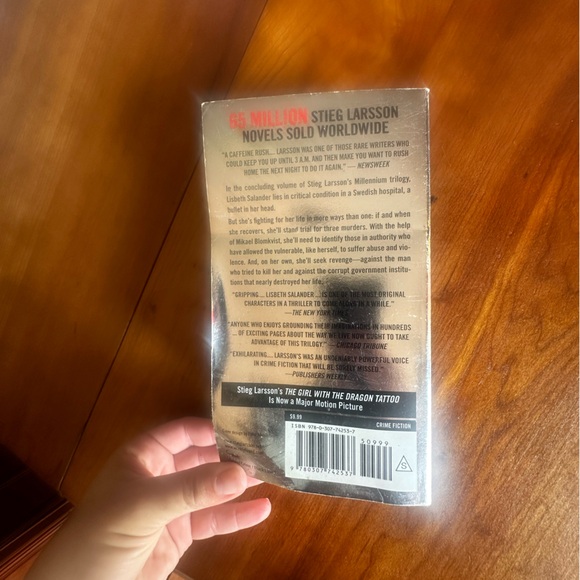 💙 The Girl who kicked the Hornets Nest Paperback book by Stieg Larson - Picture 6 of 10